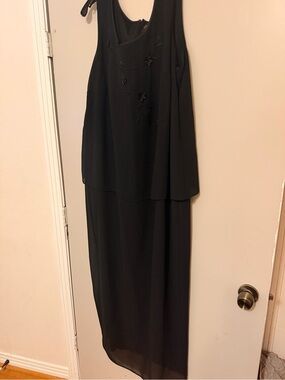 Studio I Black Layered Elegant Evening Dress with Embroidery Accents
